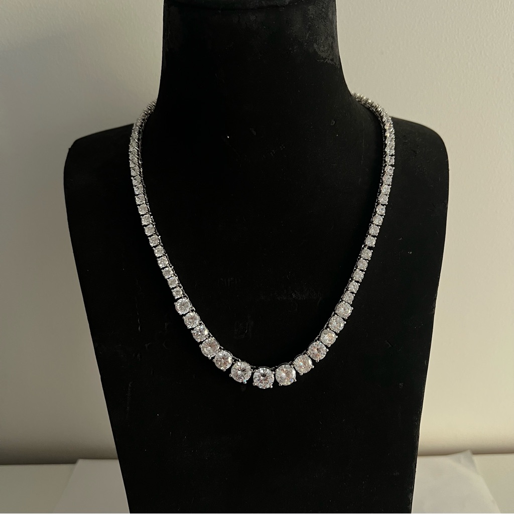 New Diamonique Elegant Silver Tennis Necklace